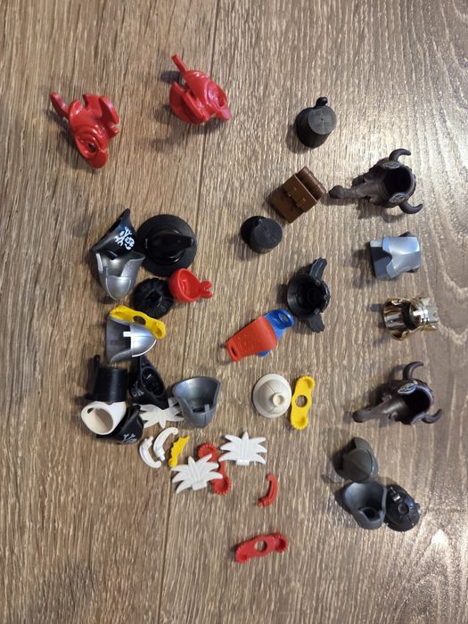Lego medievale minifigurine scuturi accesorii etc