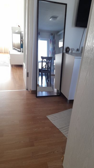 Vind oglinda decorativa.