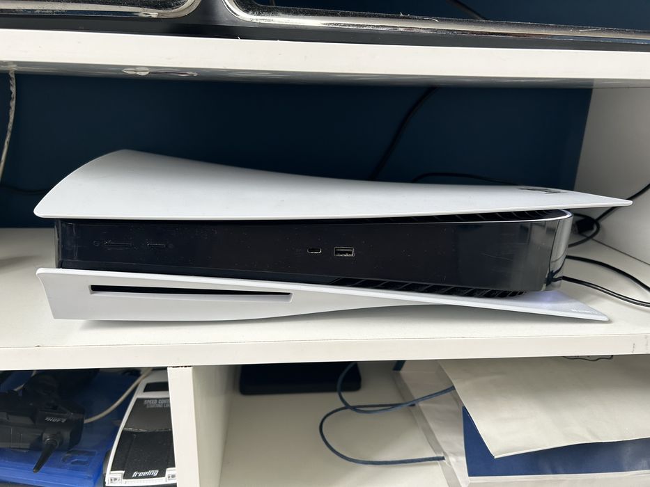 PlayStation 5         .