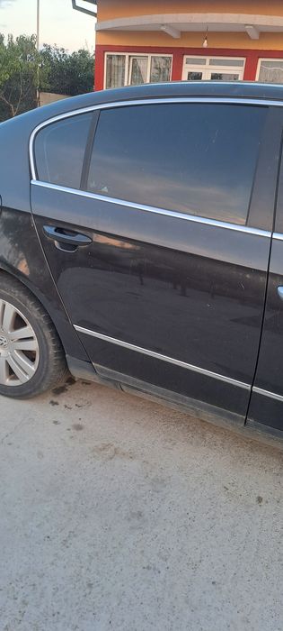 Vând usi dreapta fata dreapta spate vw Passat B6 berlina cod culoare LC8Z Moccabrown fara rugina