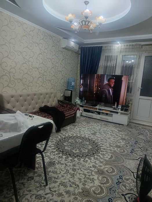 Массив Ташсельмаш. В центре 2х комн квартира переделанную 3-х комн