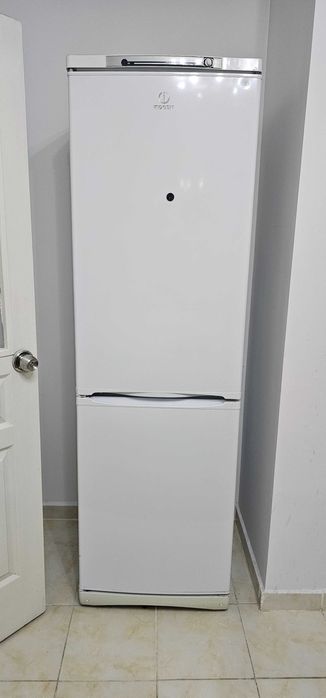 Холодильник Indesit