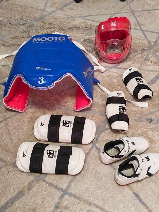 Продам комплект экипировки для тхэквондо