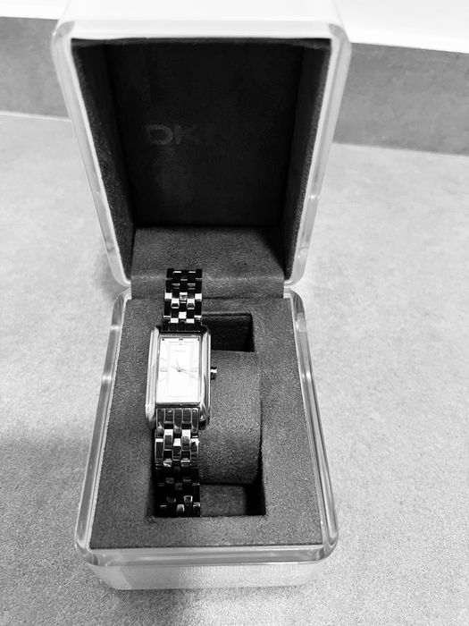 Ceas dama DKNY cu bratara argintie