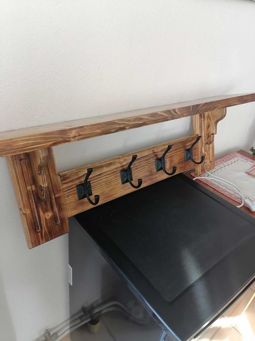 Дървена закачалка с 4 окачвачи