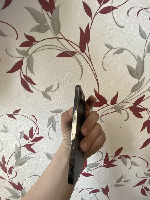 Айфон 12 про.