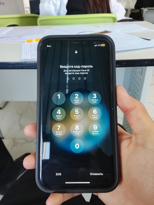 iPhone xr 128/77