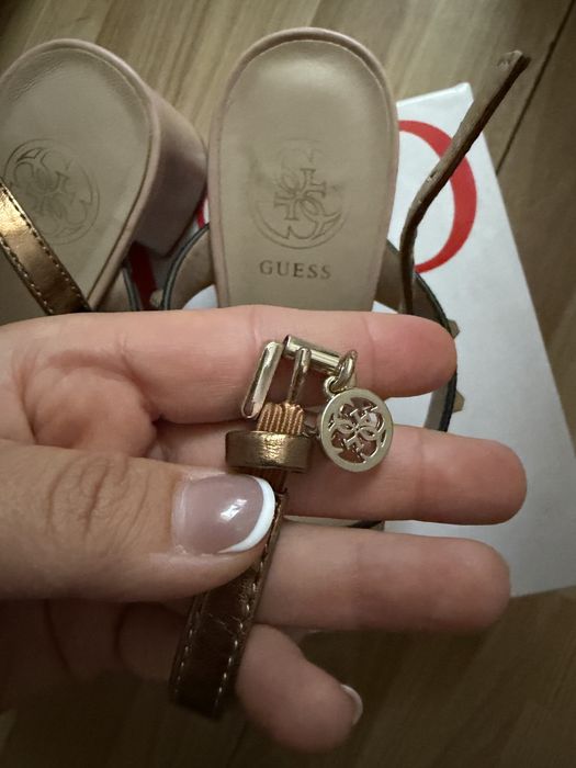 Guess кожени сандали