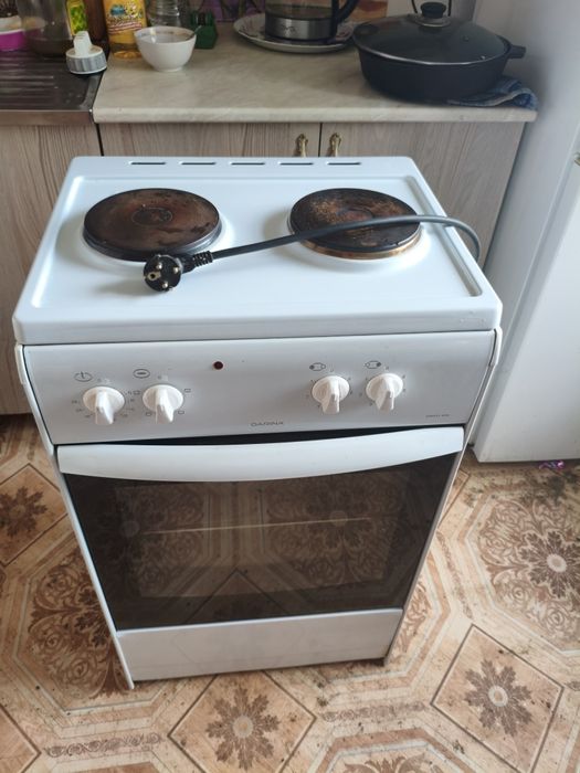 Продам эл.плиту Дарина