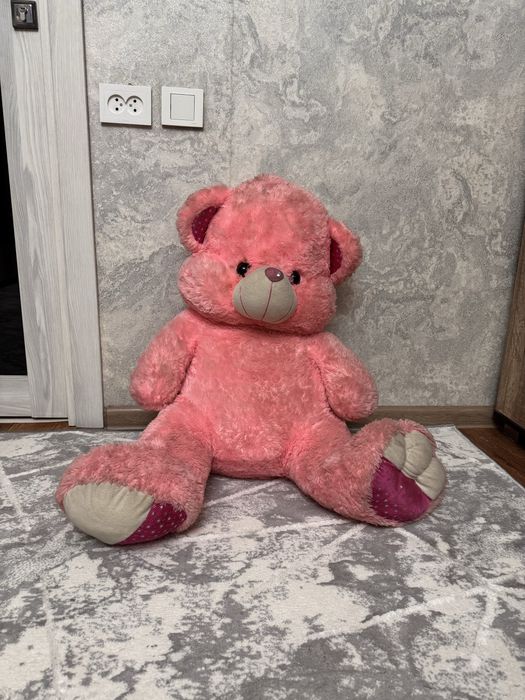 Большой медведь плюшевый