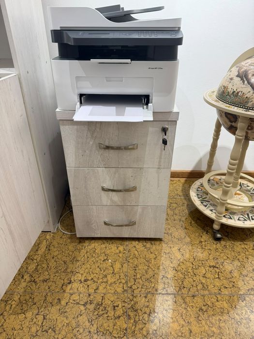 Офисная мебель , столы
