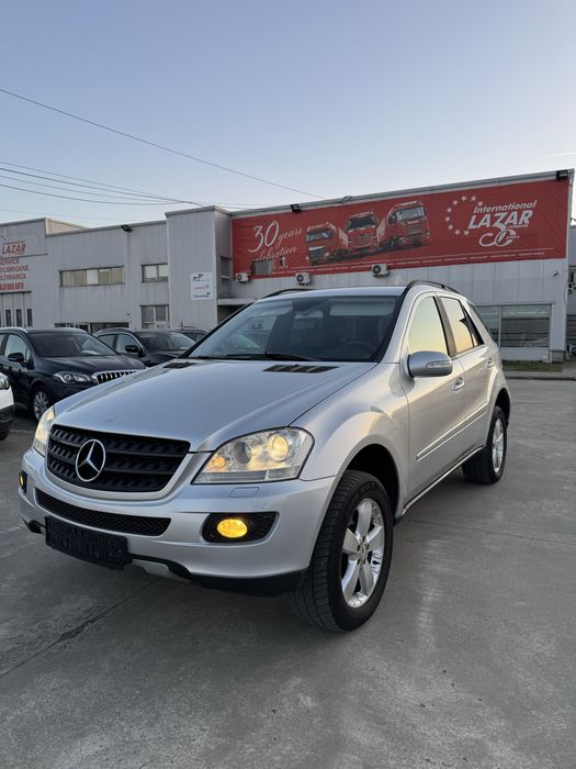 Mercedes Benz ML 320  AUTOUTILITARA 4 locuri