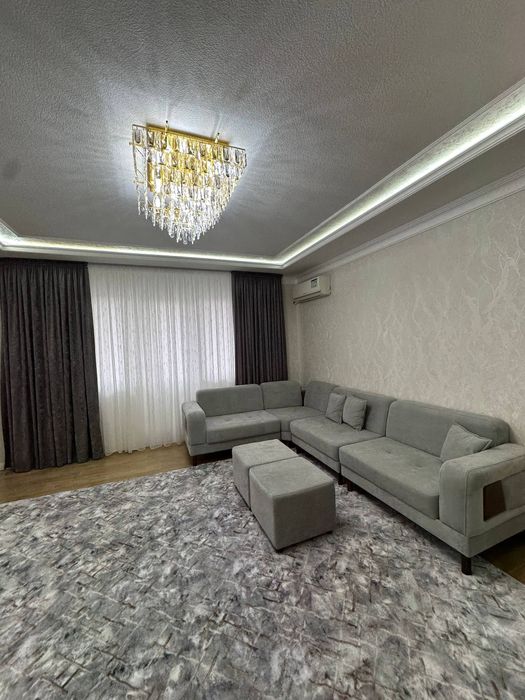 Сдаю! НОВАЯ 4-ком кв около метро  Миллий бог