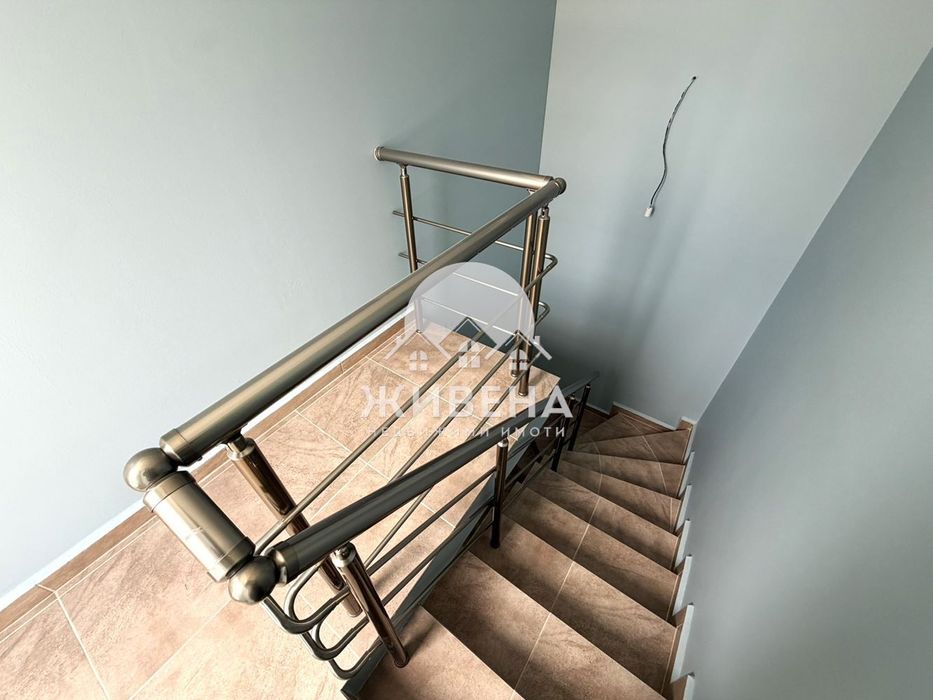 Продава 3-стаен мезонет с красива панорама, кв.Аспарухово