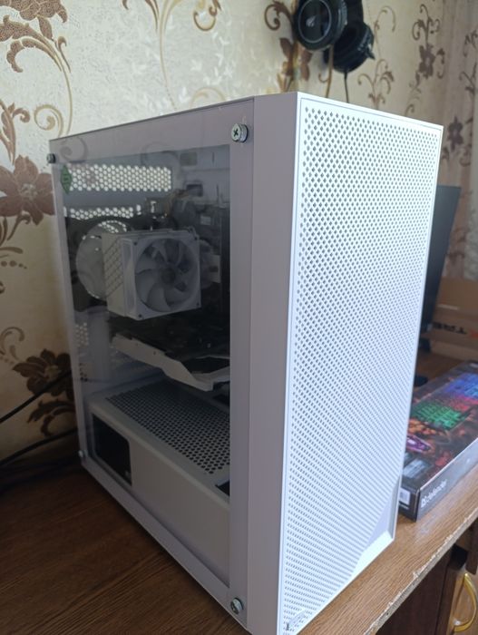 Компьютер в комплекте! Монитор, системный блок, клавиатура мышь!