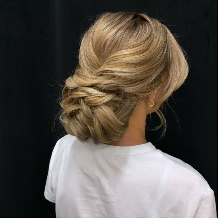 Макияж прическа локоны