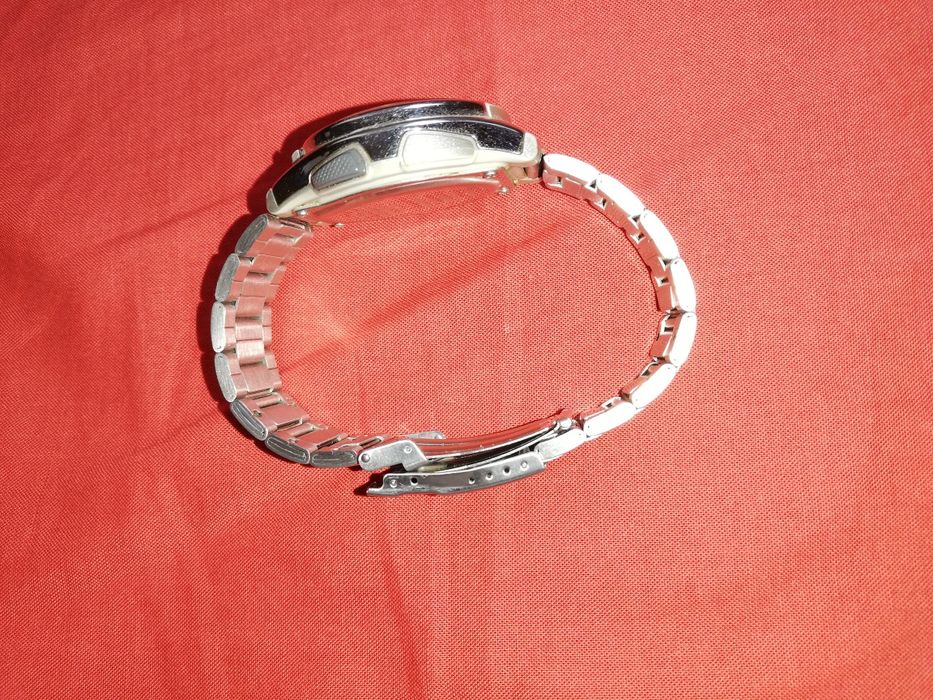 Мъжки часовник Саsio. С метална верижка.