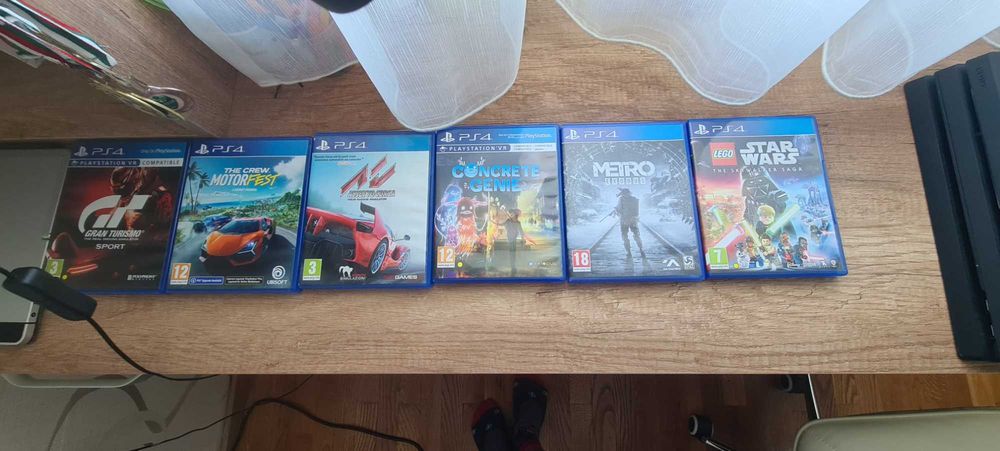 Playstation 4 с 17 игри към него