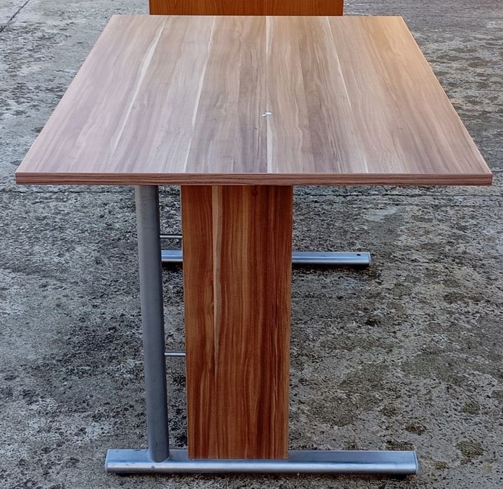 Vand mese bucatarie si birou