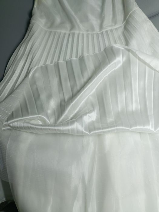 Платье для девочки продам срочно!