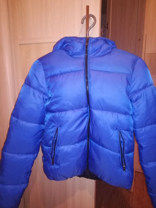 Продам куртку женскую