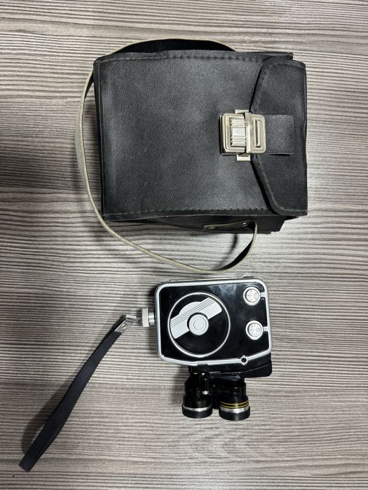 камера СССР механическая  прдается срочно хорошее состояние звоните пр