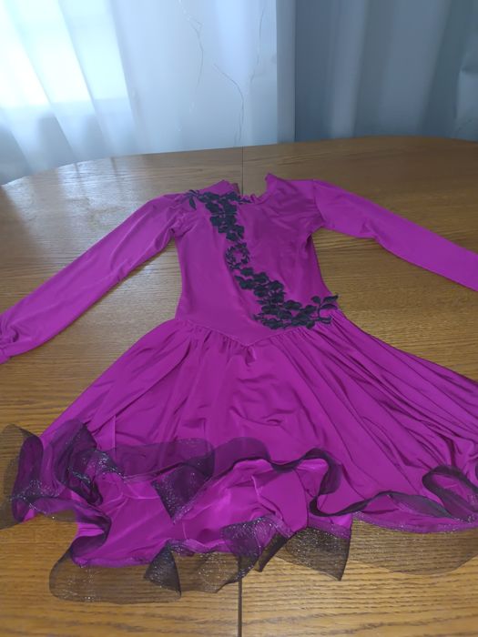 Продам платья для танцев