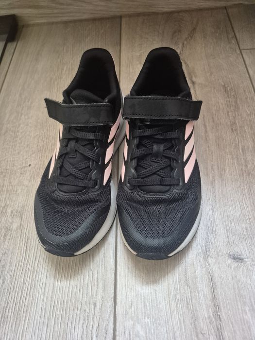 Маратонки 32 номер+ подарък боти