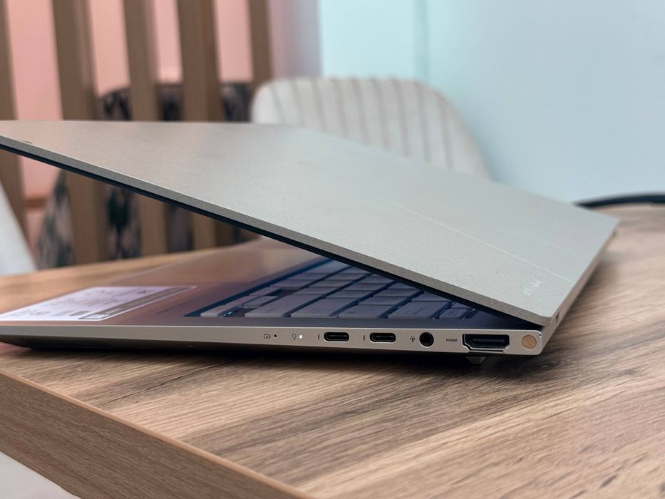Asus zenbook 14. 5 x oled i9