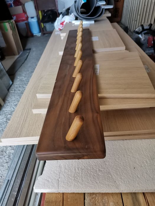 Закачалка за якета от масив