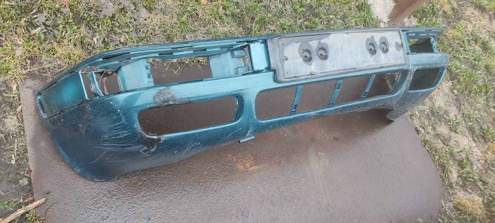 Передний бампер Ауди Б4