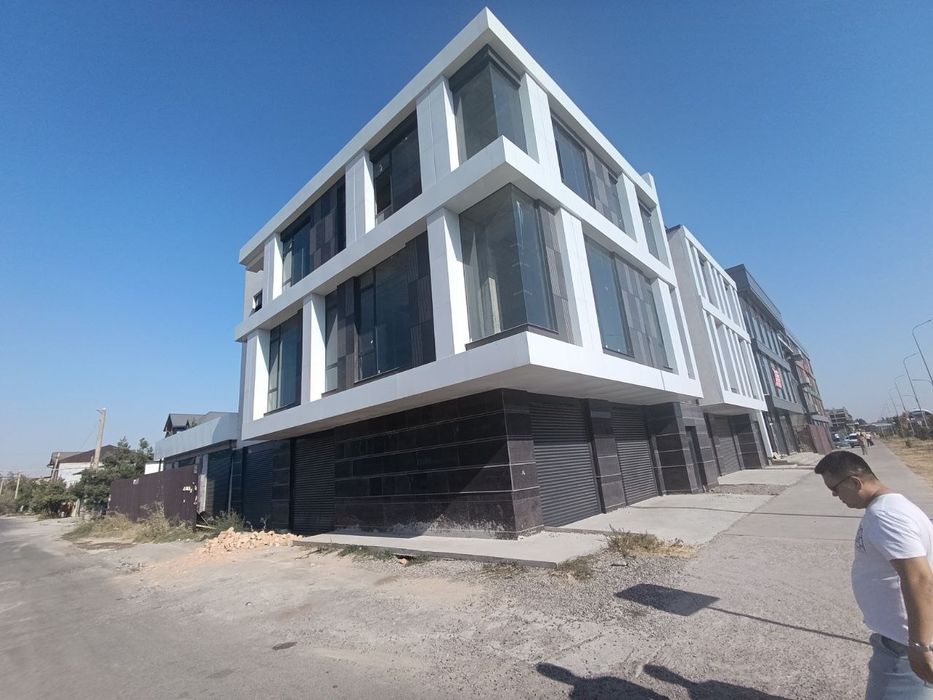 Продаются 2 здания Сергели, вдоль дороги, метро