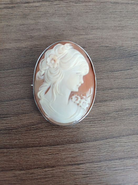Сребърни Брошки Камея