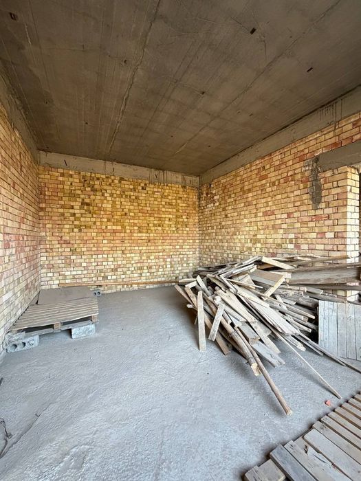 Продаю 8 соток 8 комнаты Гузал махалля Коробка!