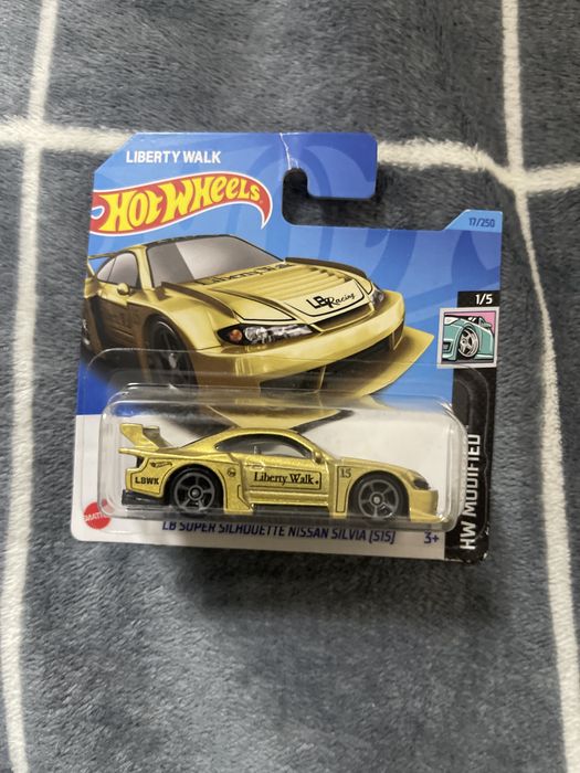 4 машинки HotWheels