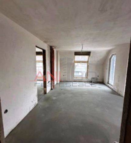 Продава се Тристаен апартамент в Варна, Колхозен пазар - 110 кв.м за 881 €/кв.м - Снимка #3
