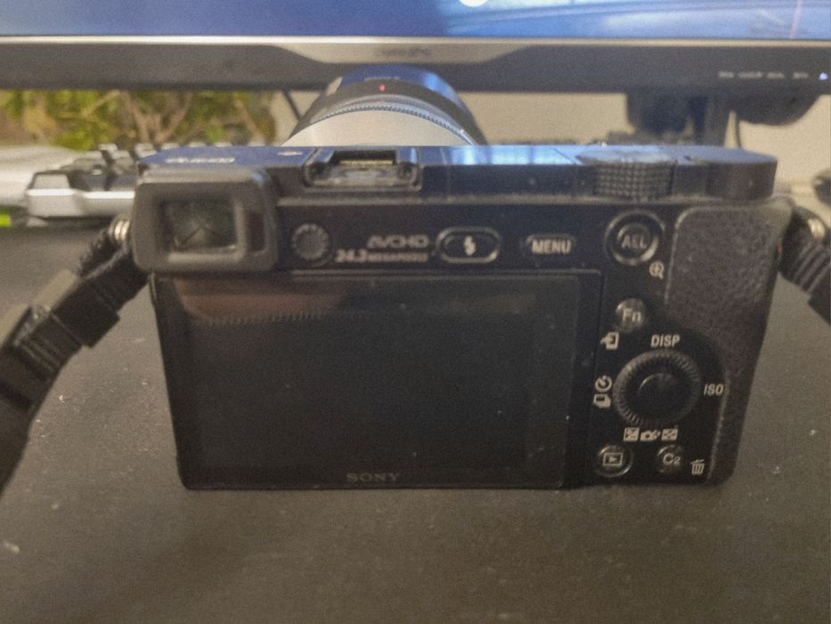 Kit Camera Sony a6000+obiectiv 18-200 sony+accesorii