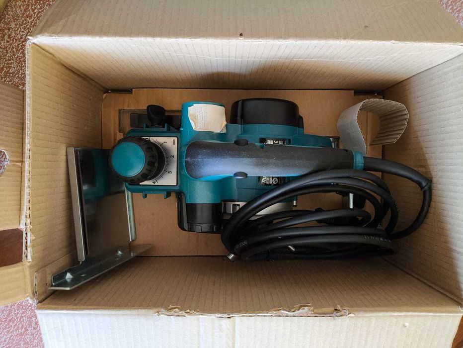 Электрорубанок Makita KP0810C