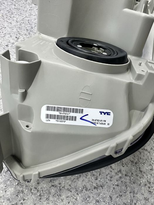 Фары передние новые