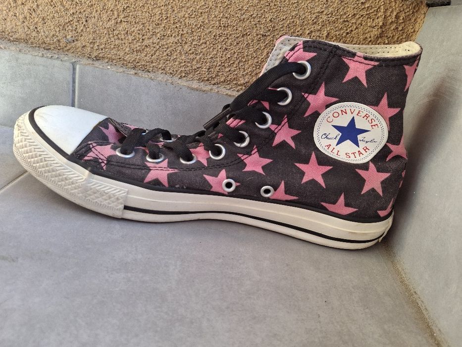 Кецове Converse на звезди