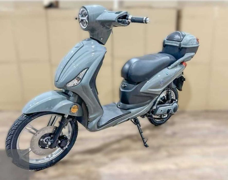 Електрически скутер Moovy, Мотор 500W. Не подлежи на регистрация.