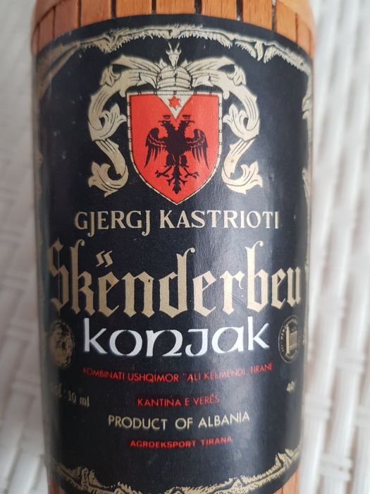 Sticla de coniac albanez, pentru nostalgici