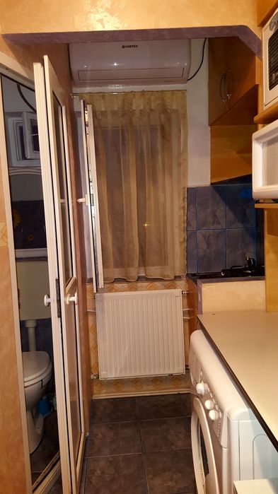 închiriez garsoniera