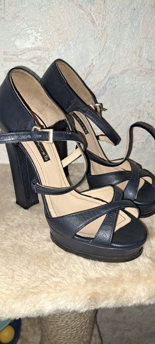 Продам босоножки