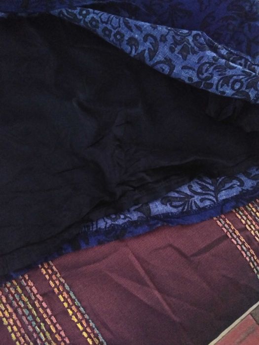 Рокля в тъмно синьо и черно