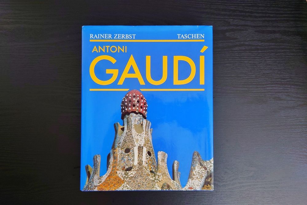 Книга Gaudi, 1852-1926 : Antoni Gaudi i Cornet : a Life Devoted to Architecture by Reiner Zerbst | Taschen