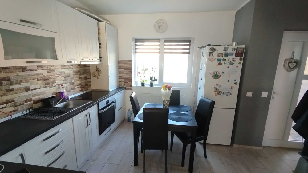 Casă duplex de vânzare în Corunca