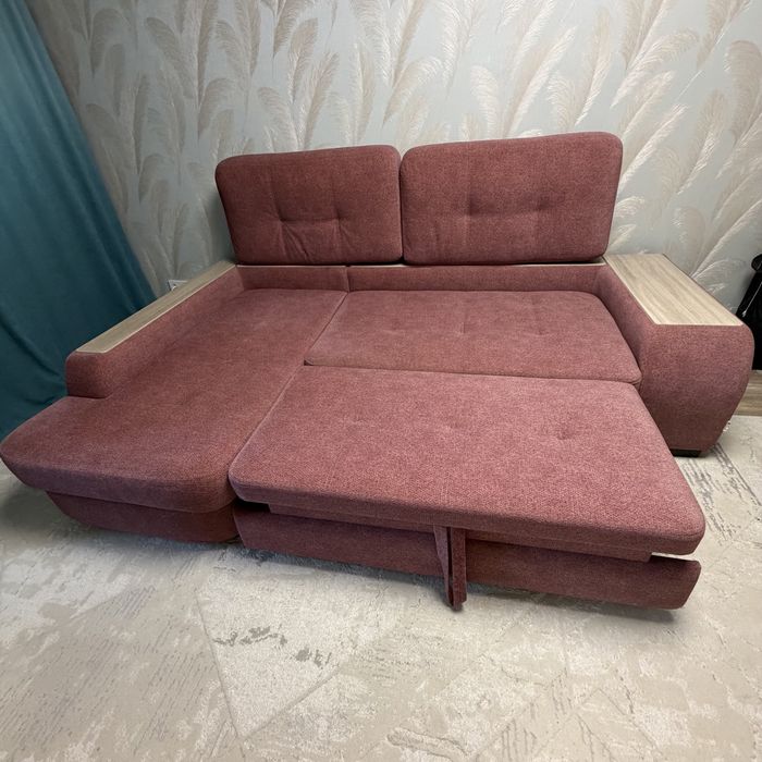 Диван. Продам дивам. Бордовый диван.