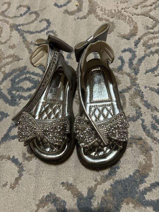 Продам детскую  одежду