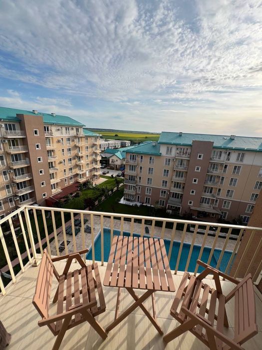 Apartament cu 2 camere de închiriat cu vedere spre piscină